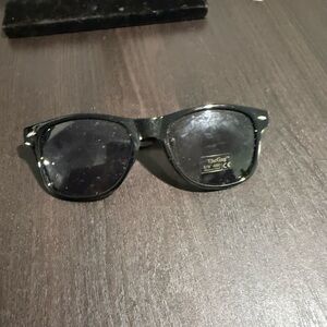 Black Wayfarer Sunglasses